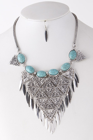 Filigree Carved Triangle Statement Necklace 5EBE3